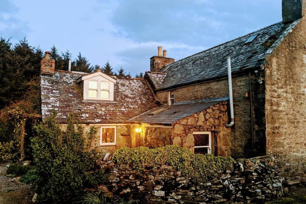 Cosy, Coastal Retreat With A Large Garden Villa Monreith Bagian luar foto