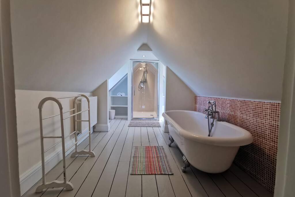 Cosy, Coastal Retreat With A Large Garden Villa Monreith Bagian luar foto