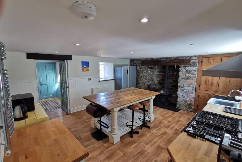 Cosy, Coastal Retreat With A Large Garden Villa Monreith Bagian luar foto