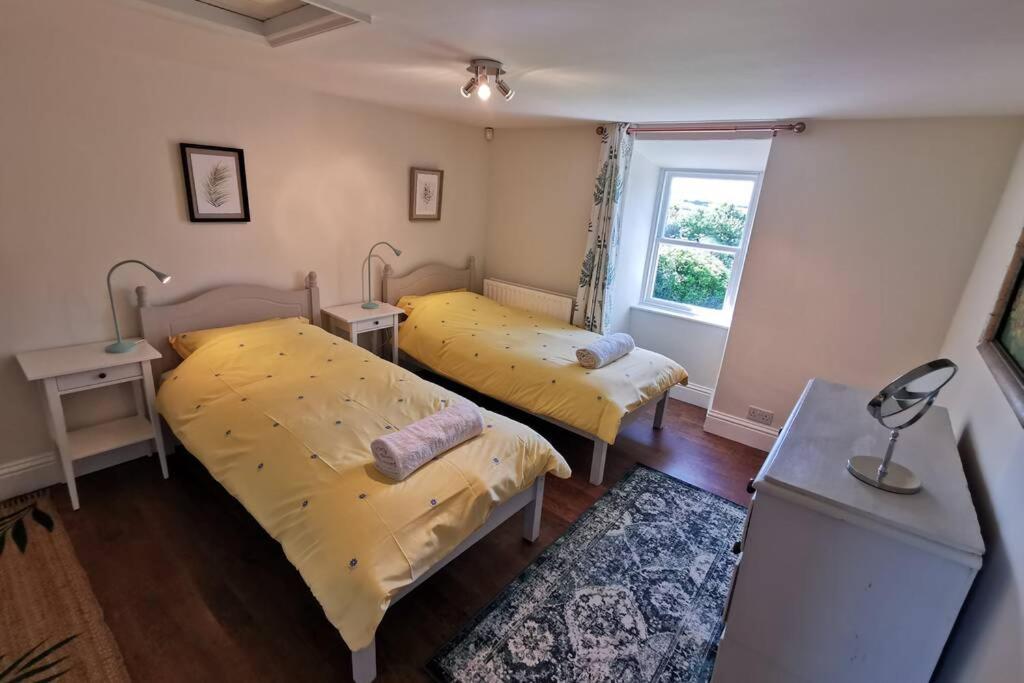Cosy, Coastal Retreat With A Large Garden Villa Monreith Bagian luar foto